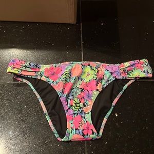 New (without tags) VS bikini bottom